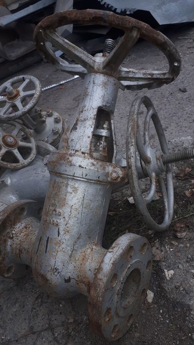 Задвижки литье стальные ручные.