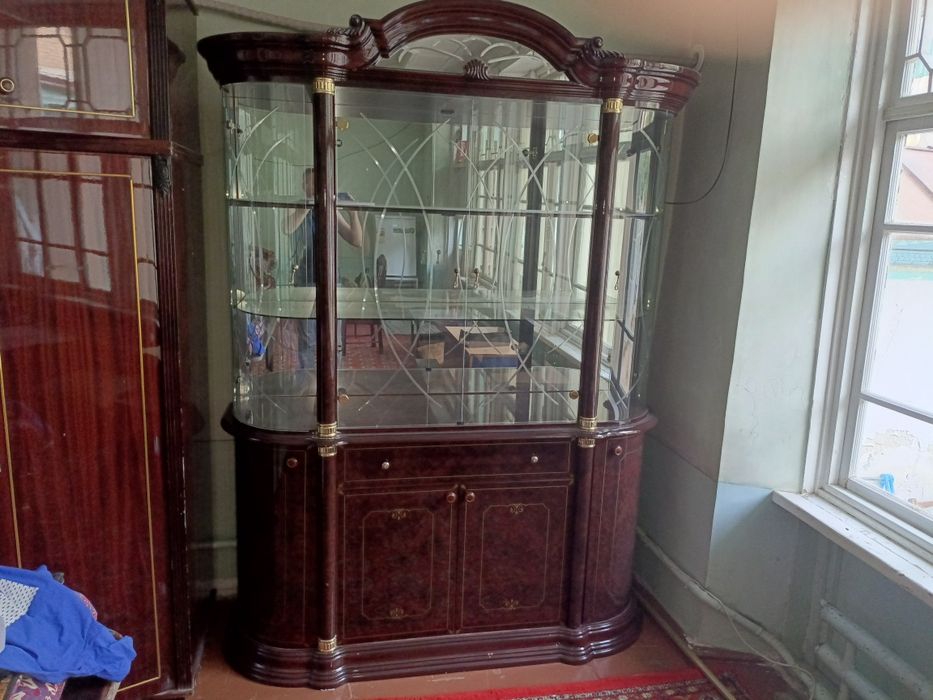 Комод + Стенка продается в отличном состоянии.