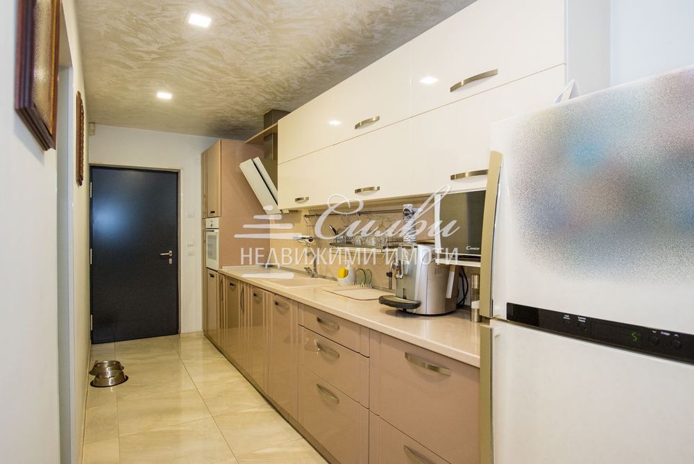 Продава се Къща в Шумен, Болницата - 240 кв.м за 893 €/кв.м - Снимка #2