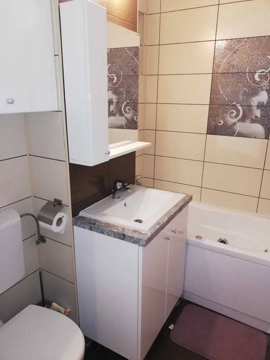 De închiriat apartament 3 camere, mobilat, str. Podului