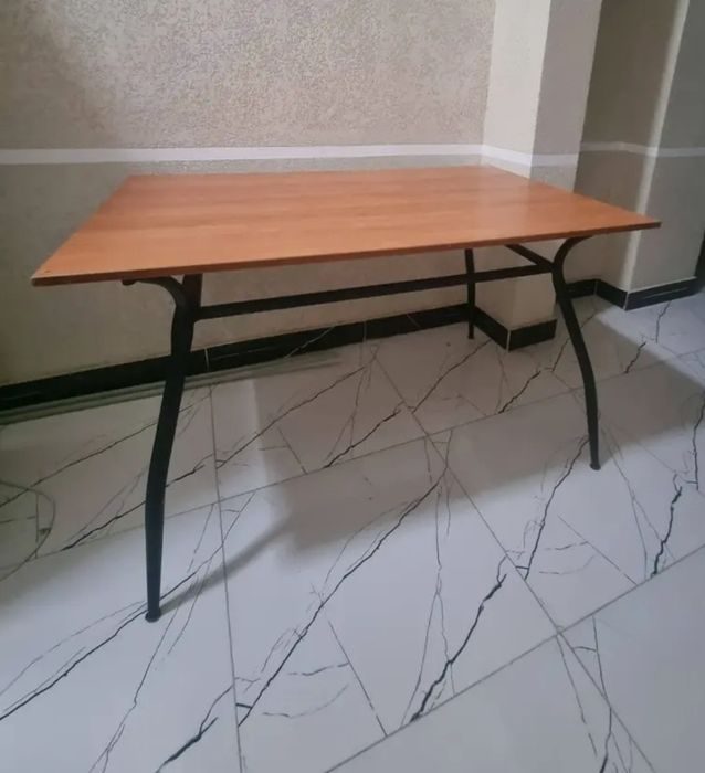 Продам кухонный стол