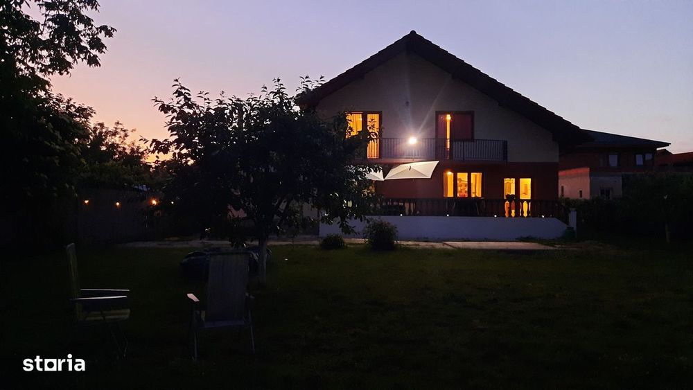 Casă spațioasă, 4 dormitoare, 1.514 mp teren, garaj | zonă centrală