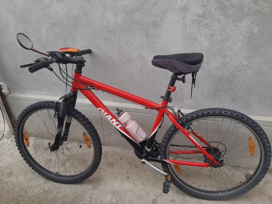 Vând bicicleta Giant