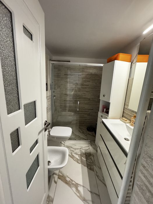 Vand apartament 2 camere decomandat