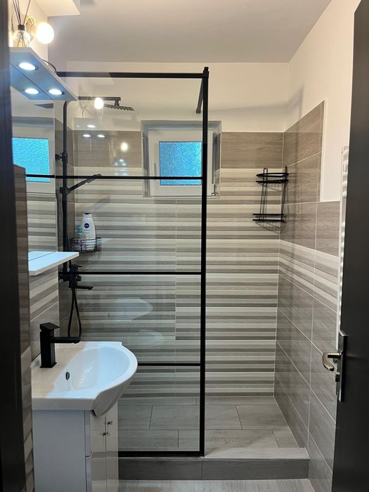 Inchiriez apartament 3 camere