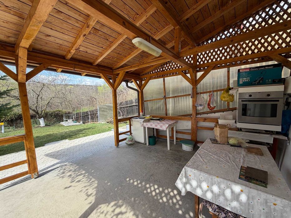 Casă zonă verde | 4 camere, 920 mp teren, garaj | Vălenii de Munte