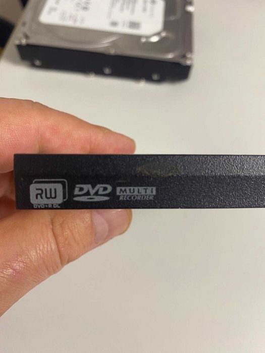 vand 7 Harduri pc sata, 6 Memorii Ram si un DVD RW incorporabil laptop