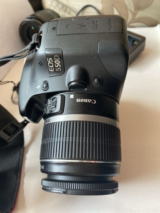 Фотоапарат Canon EOS 550D с два обектива