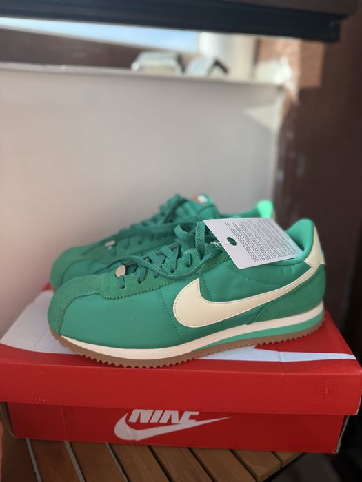 Nike Cortez adidasi culoare verde cu alb marimea 42 noi originali