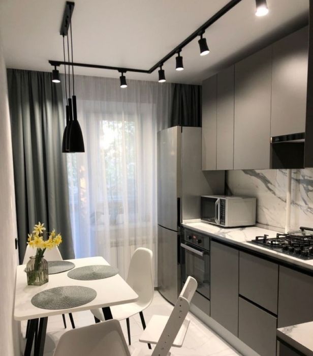 Натяжной потолок 1600