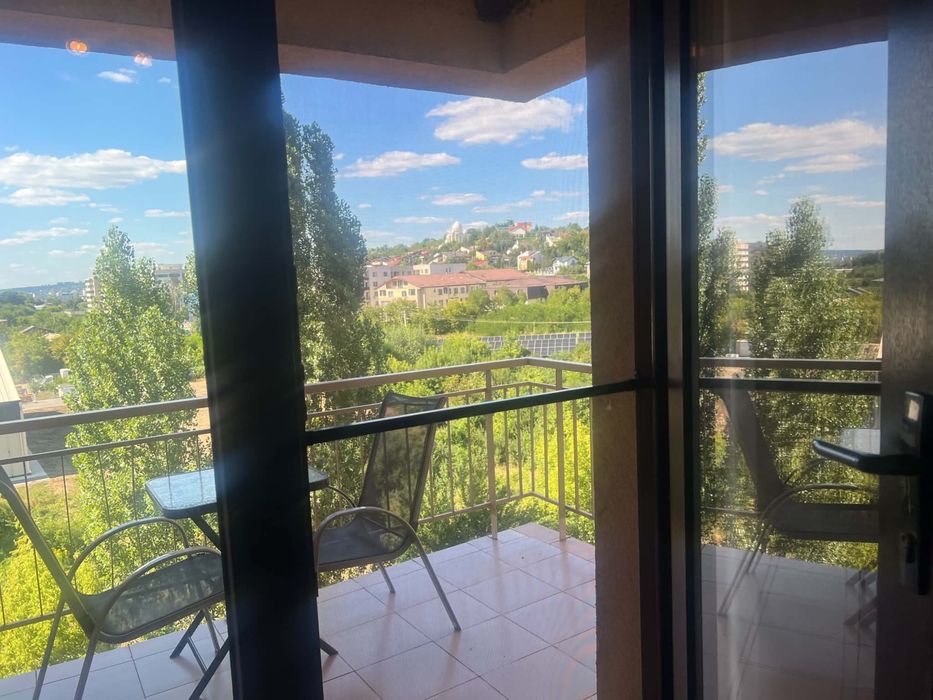 Proprietar Apartament 2 camere vis-a-vi Hanul 3 Sarmale (Bucium - strada principala)  - Mobilat, bucatarie si living separat - 68mp
