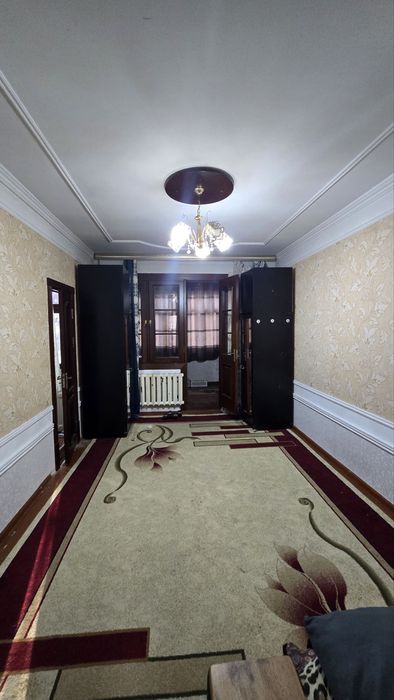 Чиланзар 8.  Срочно. Сдается.  2 х комнатная . Аренда