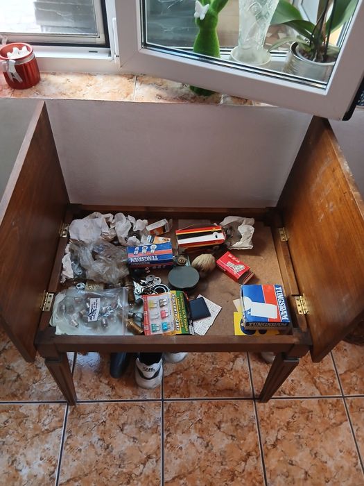 Masuta cu sertar de depozitare