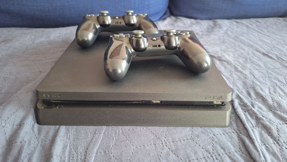 PlayStatyon 4    500MB