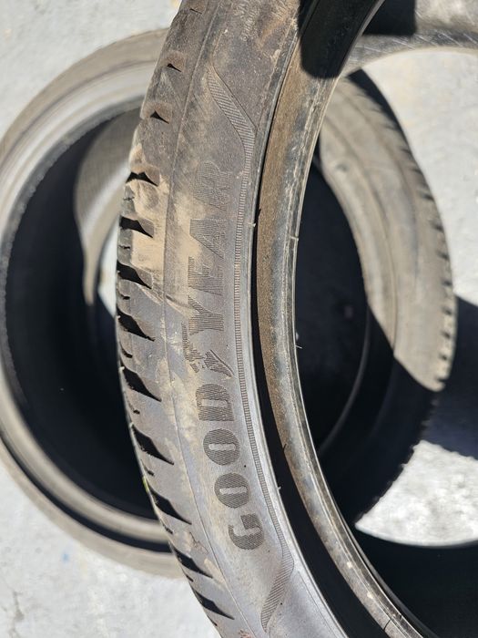 215 40 18 m+s goodyear allseason