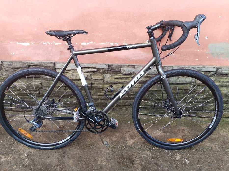 Cursiera Gravel roti 28 Frâne disc cadru aluminiu