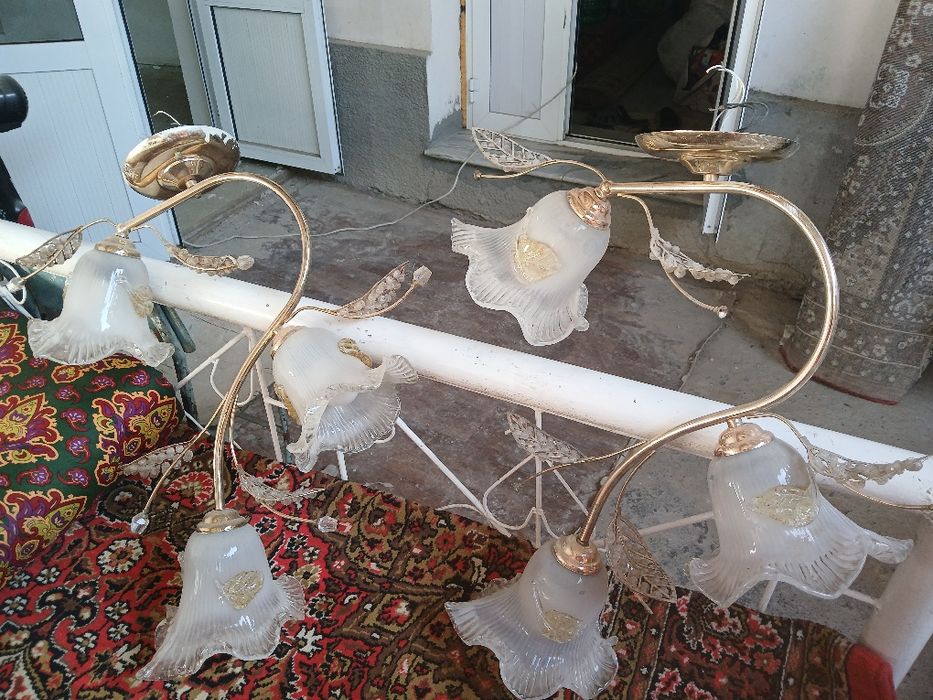 Продаётся люстра