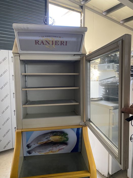 Минусова хладилна витрина 2м -