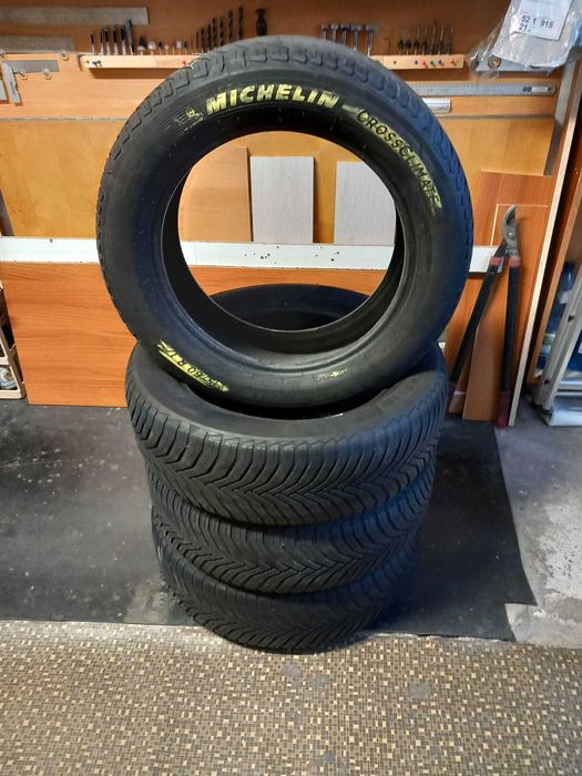 Vind cauciucuri 215 60 17 Michelin in stare buna