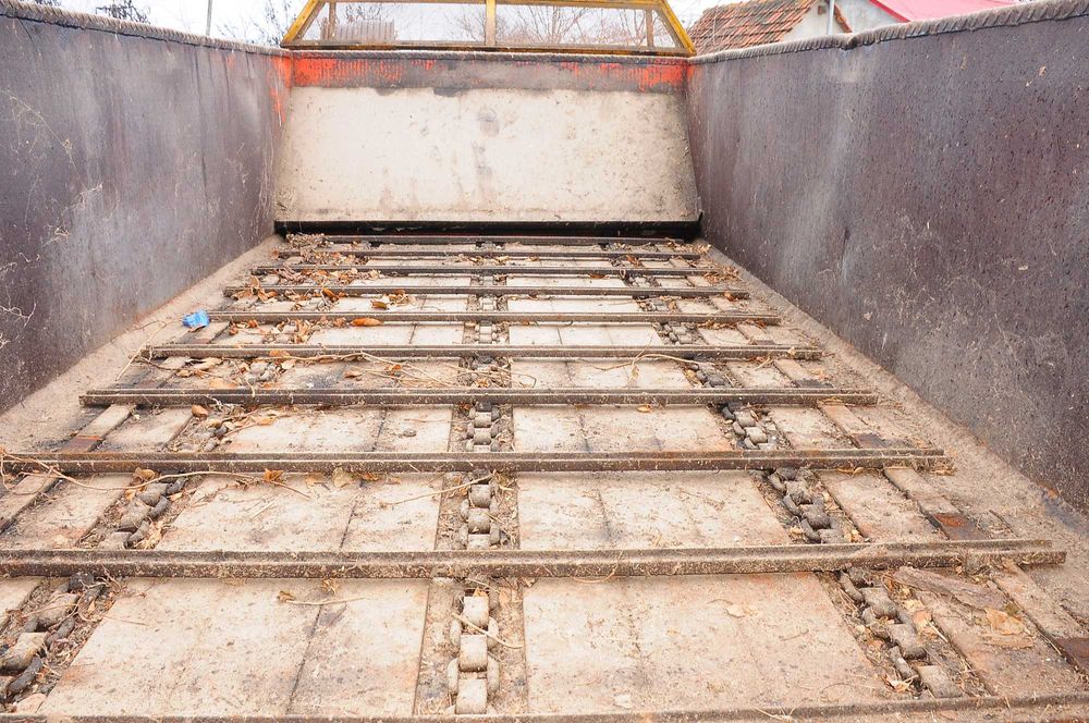 MIG remorca imprastiat gunoi 5, 7, 10 tone, imprastiere laterala/spate