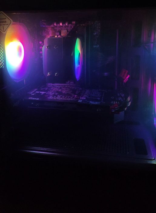 Игравой кейс срочна сотилади.