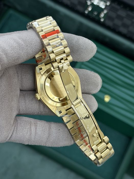 Rolex Day-Date 40 Yellow Gold – Baguette Dial