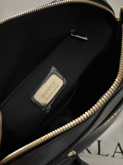 Черна дамска чанта FURLA