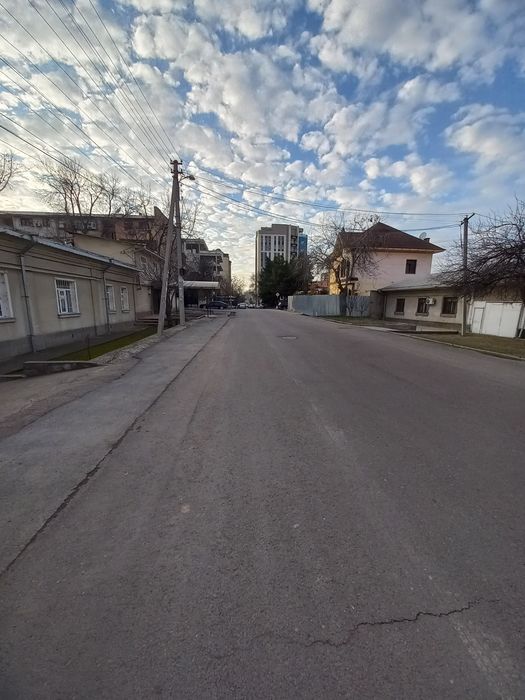 Qazi mahalla 2-liniya ko'chasi keng 4.75-sot Fasad:20-metr