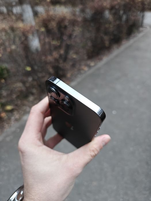 V/S iPhone 13 Pro - ca NOU