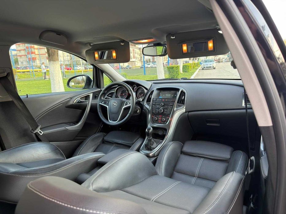 Opel Astra J Model Cosmo - Posibilitate Rate