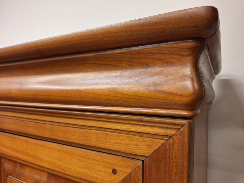 Луксозен трапезен бюфет череша масив