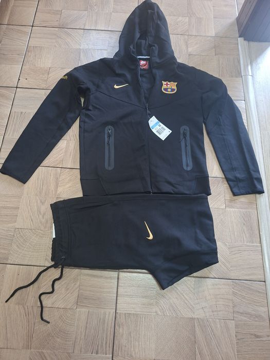 Trening Nike pentru bărbați ,nou cu etichetă,de culoare negru