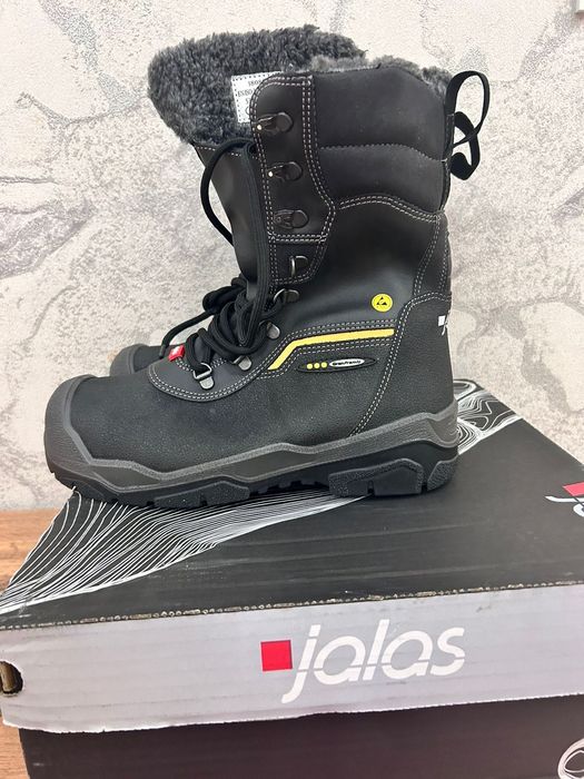 Ботинки зимние новые