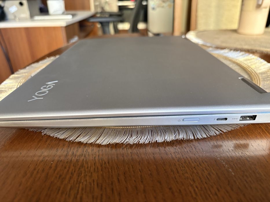 Лаптоп Lenovo Yoga 720 15.6” i7