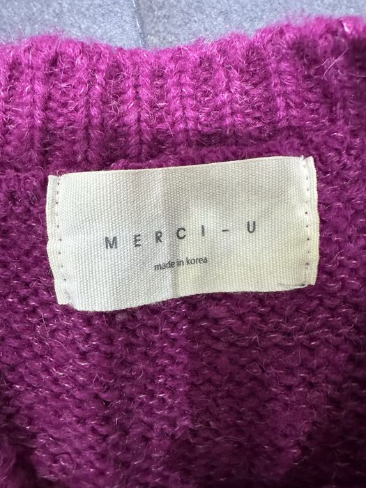 Малиновый свитер