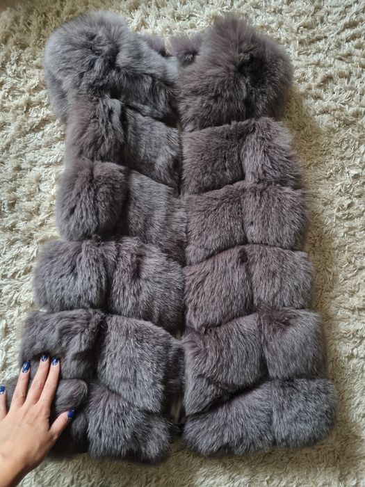 Продавам дамски елек от лисица