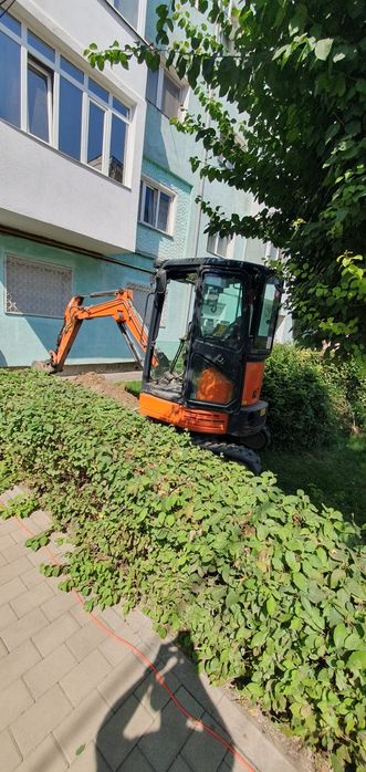 Excavator Miniexcavator cu operator