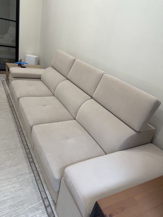 Продам диван в гостиную длина 3,2 м.