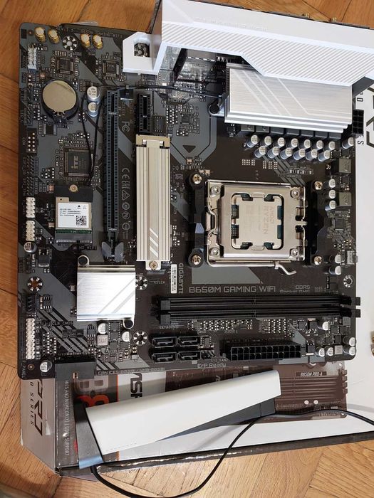 AMD Ryzen 5 7500F + Gigabyte B650M Gaming Wi-Fi rev.1.5