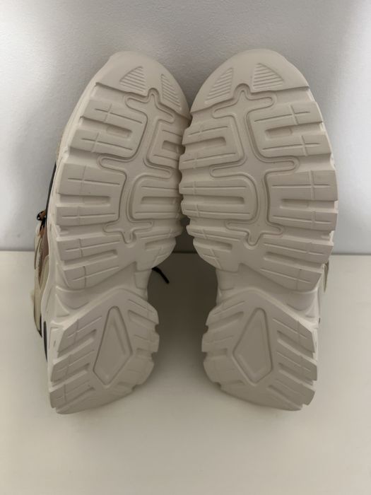 Adidasi noi impecabili