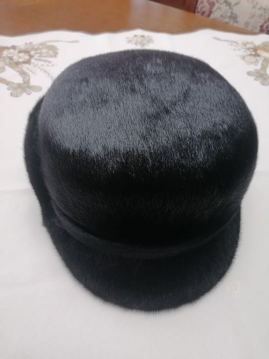 Căciulă Bărbați eleganta, blana de nutrie, noua, marimea 59.
Preț de m