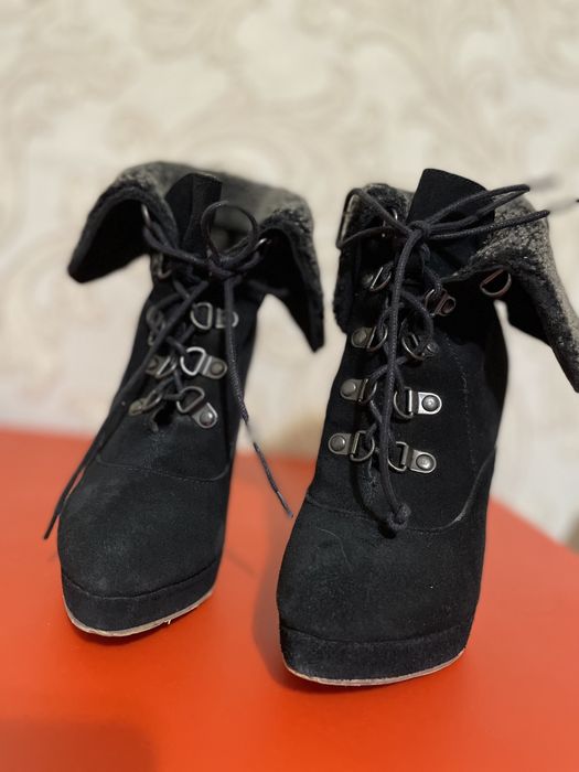 Продам замшевые весенние ботинки