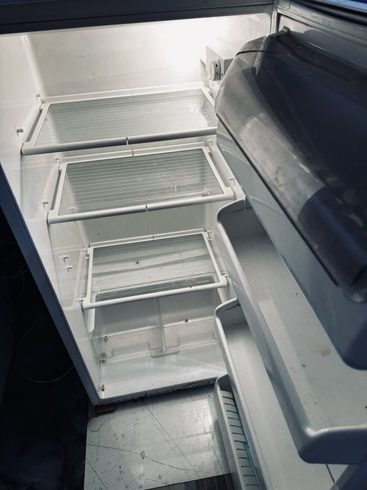 Холодильники продаю