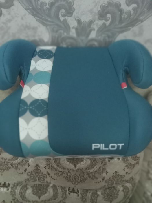 Автомобильное кресло  бустер для ребенка