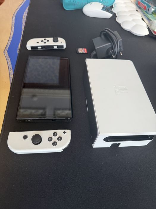 Продам nintendo switch oled