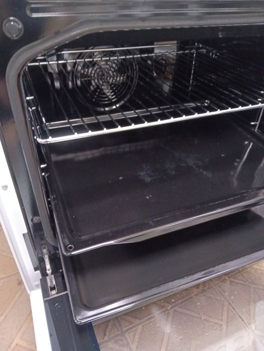 Свободно стояща печка с керамичен плот Gorenje 2 години гаранция!