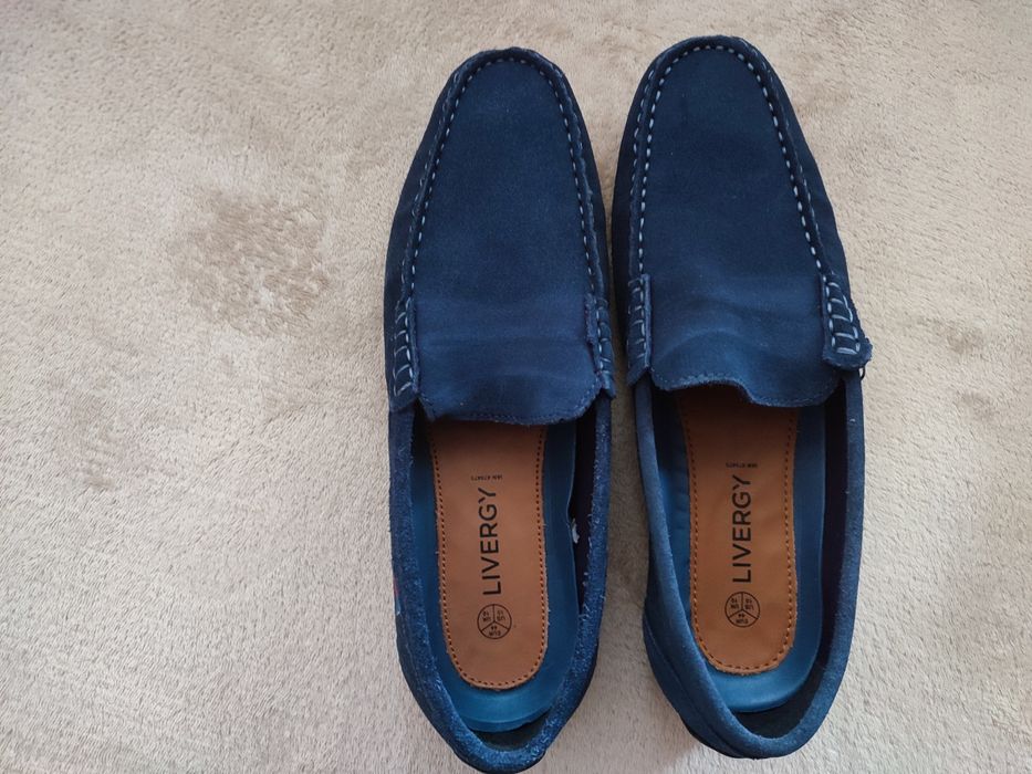 Чисто нови мокасини