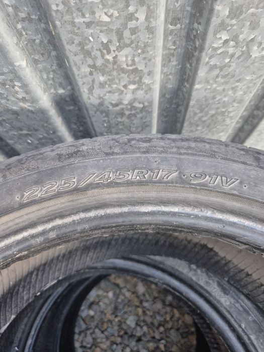 Шины летние  225/45/17