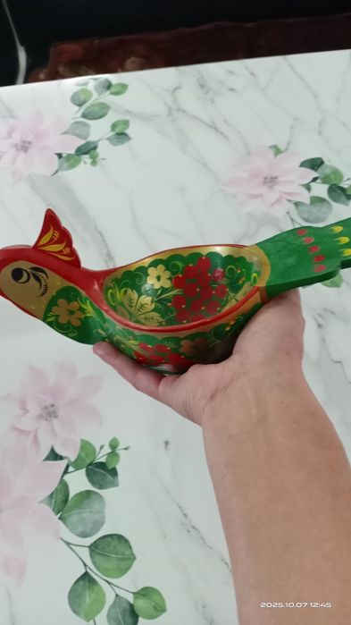 Роспись Хохлома "ковш - павлин". Дерево.