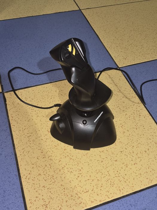 Джойстик Thrustmaster USB за PC